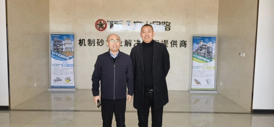 山東省砂石協(xié)會(huì )專(zhuān)職副秘書(shū)長(cháng)陳文蒞臨唐山金路，考察特細砂制砂樓